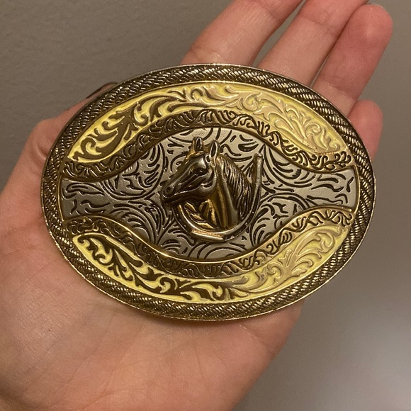 Vintage Other - Vintage Brass Equestrian Horse Horseshoe Detailed Belt Buckle 🐴💛